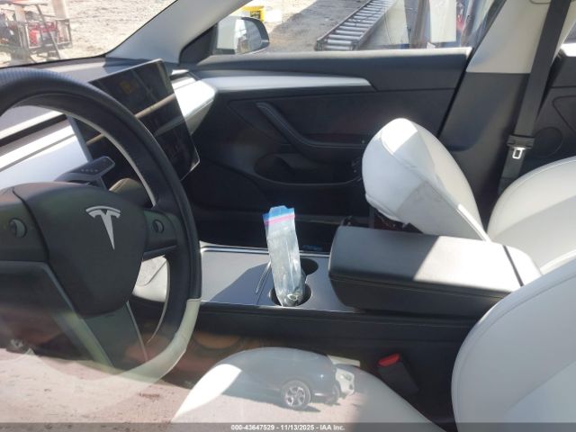Tesla Model 3 Long Range Dual Motor All-wheel Drive Image 16