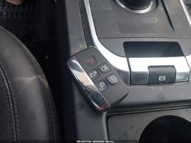 Land Rover Discovery Image 8