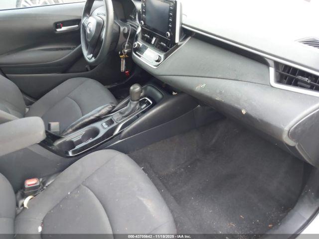 Toyota Corolla Le Image 9