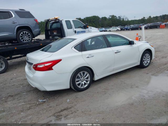 Nissan Altima Image 8