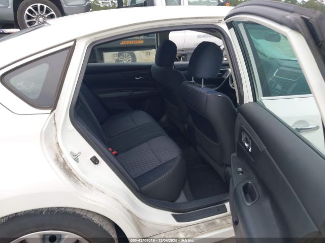 Nissan Altima Image 9