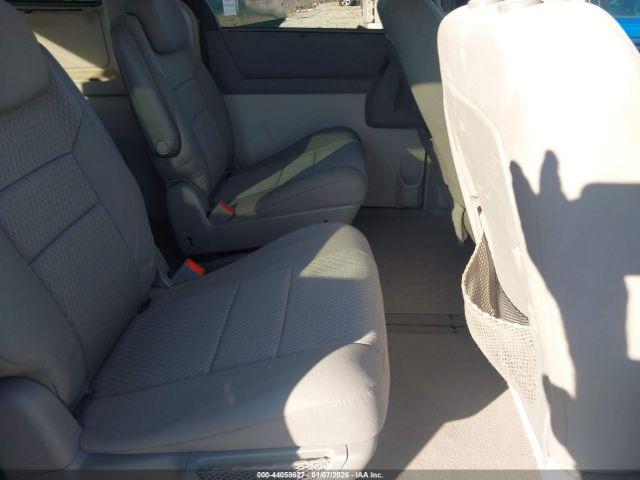 Chrysler Town & Country Touring Image 6