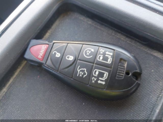 Chrysler Town & Country Touring Image 11