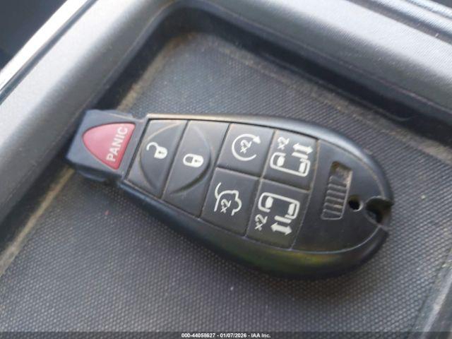 Chrysler Town & Country Touring Image 11