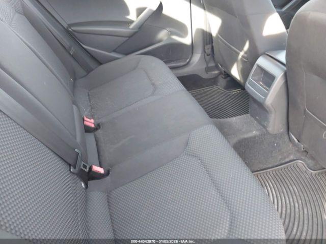 Volkswagen Passat S Image 2