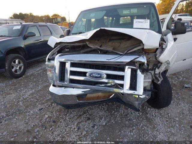 Ford E-350 Image 3