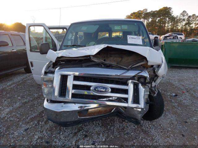 Ford E-350 Image 14