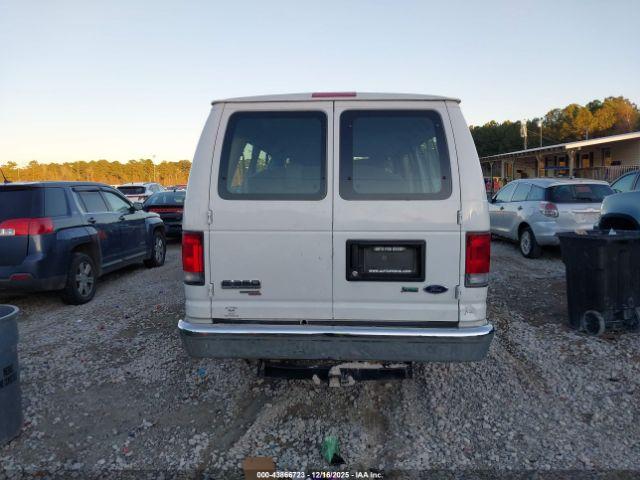Ford E-350 Image 16