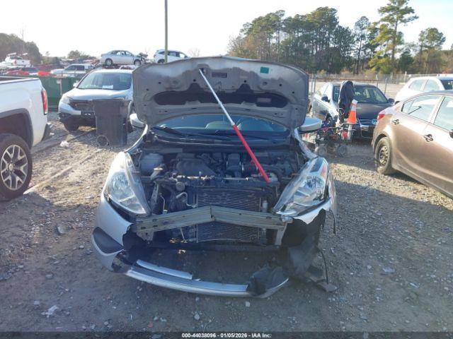 Nissan Versa 1.6 S+ Image 5