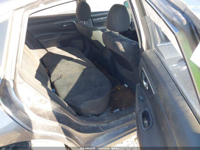 Nissan Altima Image 9