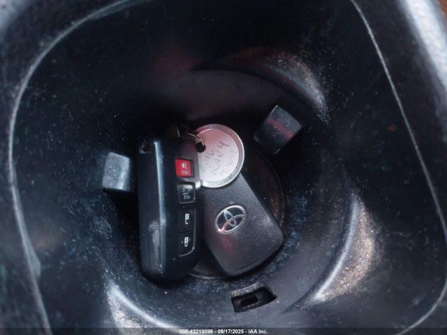 Toyota RAV4 Se Image 7