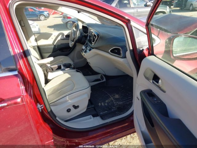 Chrysler Pacifica Limited Image 3