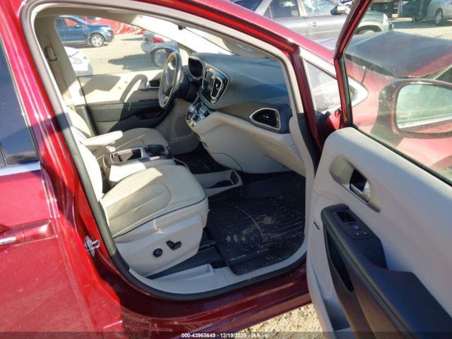 Chrysler Pacifica Limited Image 3