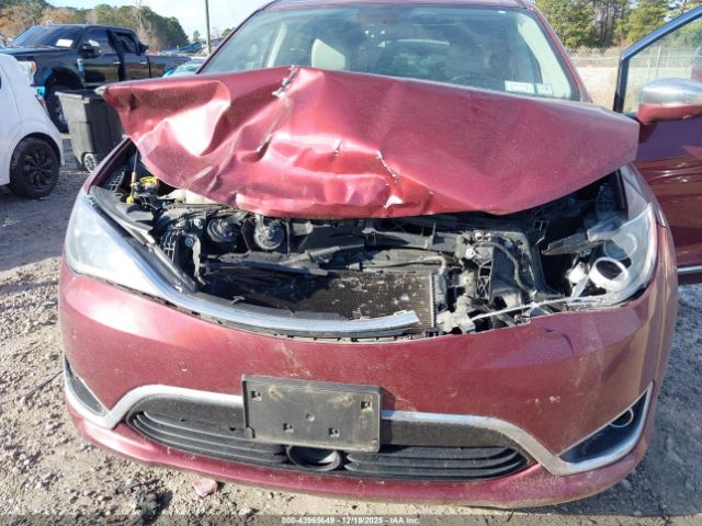 Chrysler Pacifica Limited Image 14