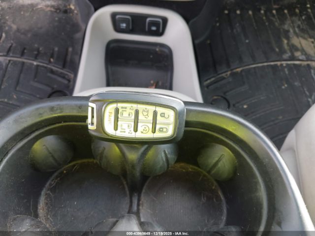 Chrysler Pacifica Limited Image 16