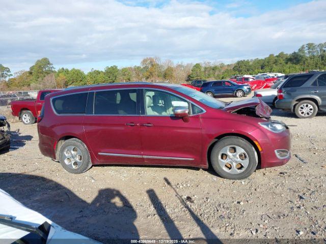 Chrysler Pacifica Limited Image 12