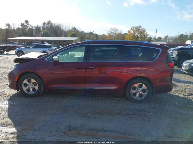 Chrysler Pacifica Limited Image 13